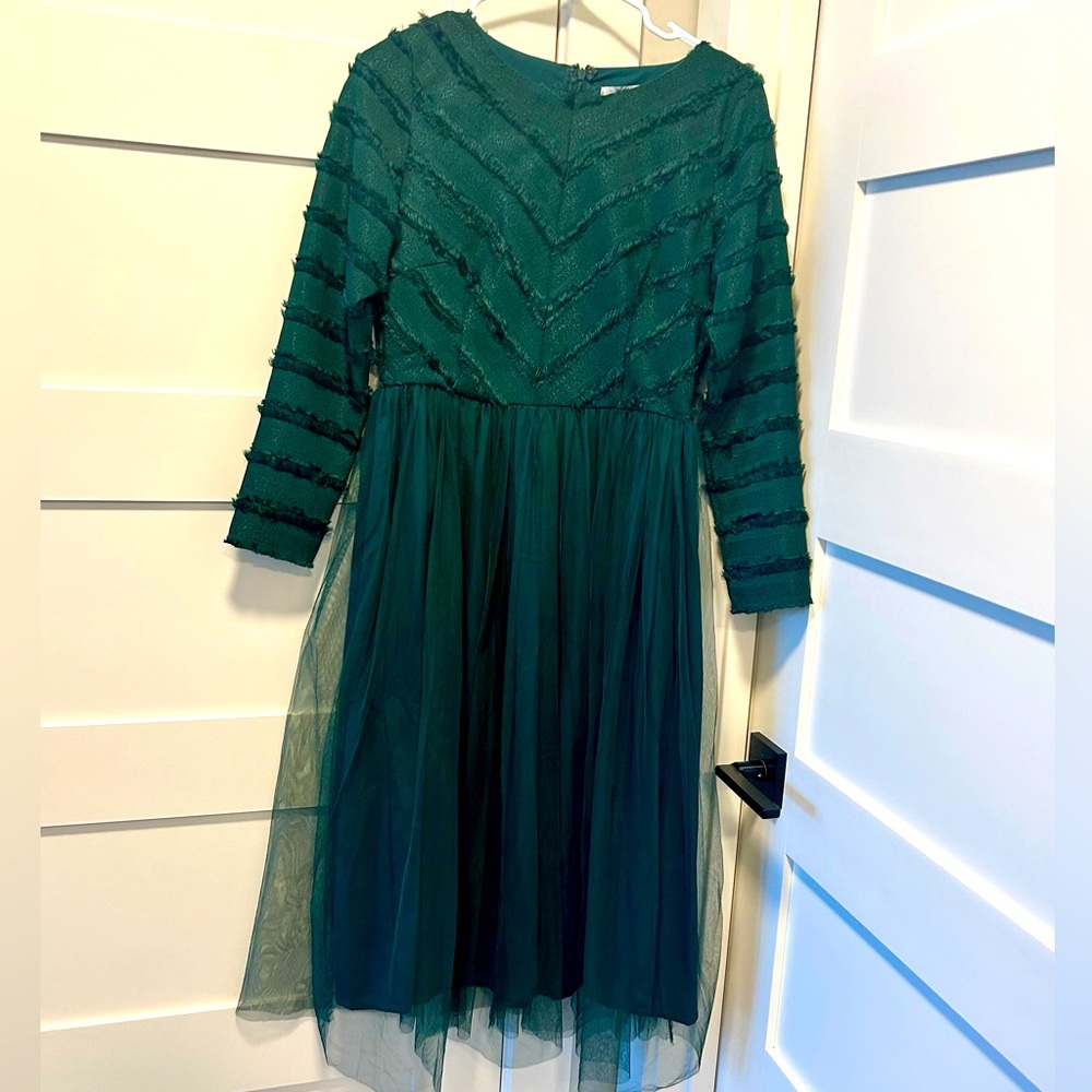 Dainty Jewell’s Emerald green dress